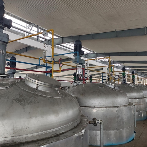 化工設(shè)備安裝現(xiàn)場(chǎng)